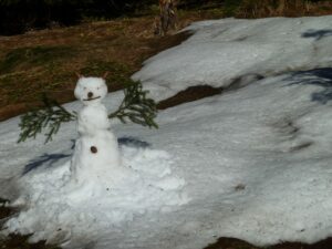 Poslední sníh mizí z vrcholů
